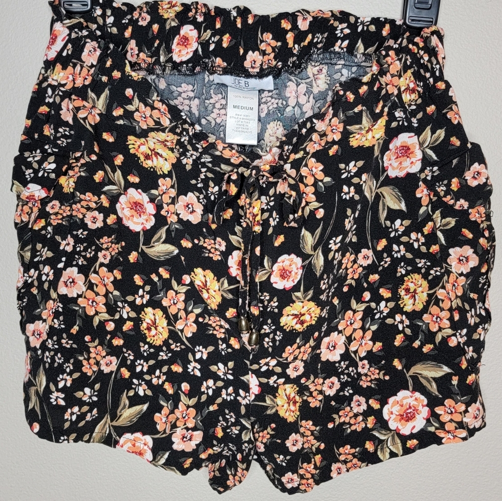Joe B. by Joe Benbasset Floral Women's Shorts, Size Medium (EUC)